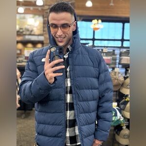 30% Off BRAND NEW Navy North Face Puffer Jacket! ❄️